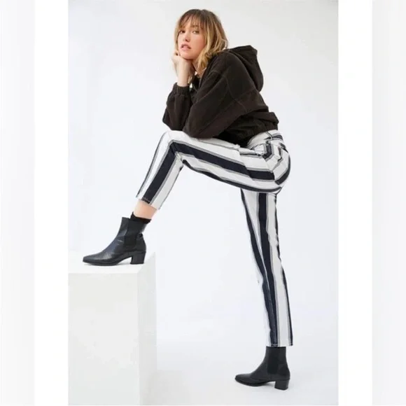 URBAN OUTFITTERS BDG White Black Striped Mom Jeans Size 27 Beetlejuice Halloween - Picture 3 of 10